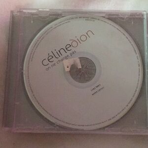 'On Ne Change Pas' CD - White